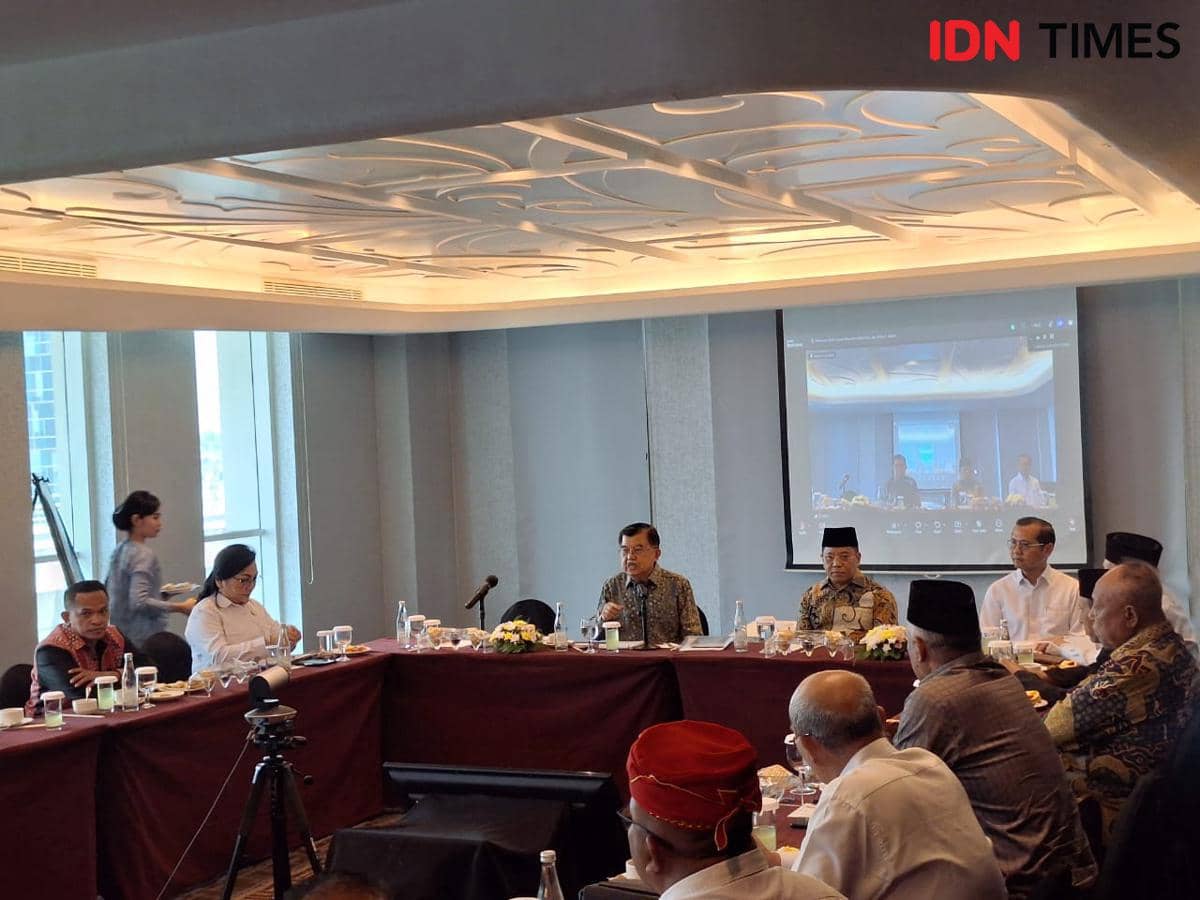 Wakil Presiden ke-10 dan 12 Jusuf Kalla (JK) lakukan pertemuan dengan pelaku sejarah perundingan damai Malino I untuk Poso dan Malino II untuk Maluku di Jakarta, Selasa (21/4/2026). 