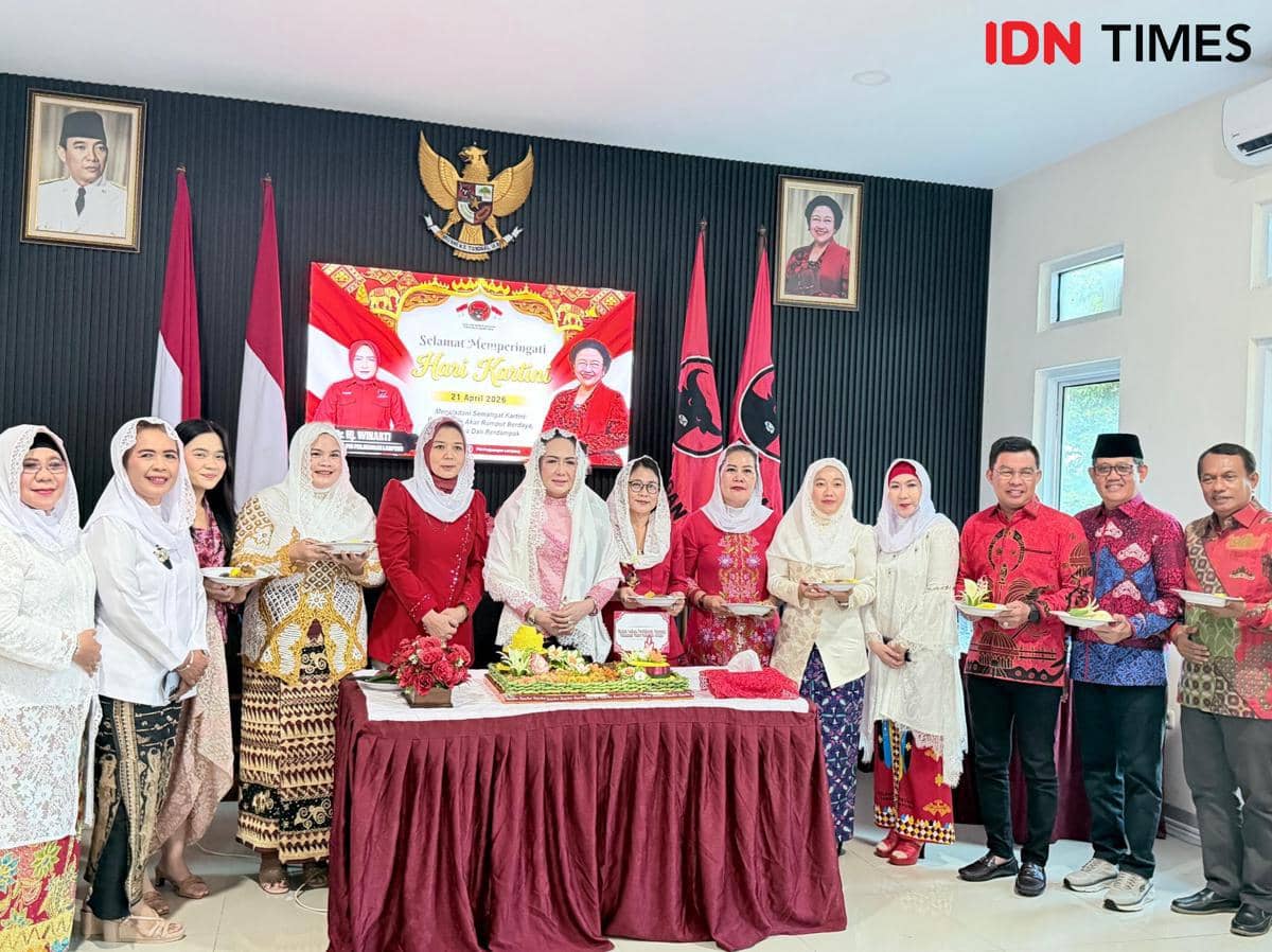 Hari Kartini, Srikandi PDIP Lampung Kompak Pakai Kerudung Fatmawati