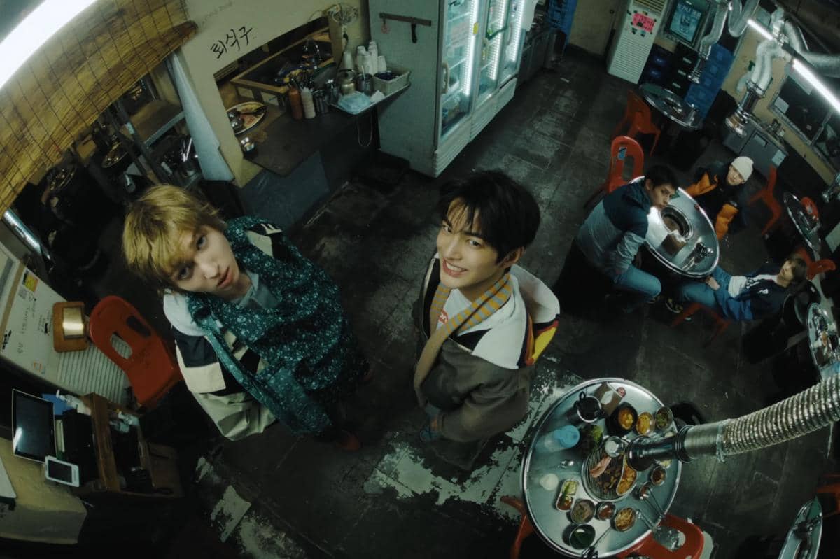 Pengalaman CORTIS Syuting MV "REDRED" di Resto, Dikira Proyek Anak Kuliahan