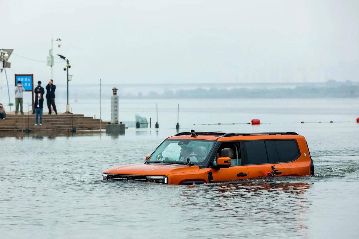 Jetour G700 Uji Ekstrem, Seberangi Sungai Sepanjang 1,2 km