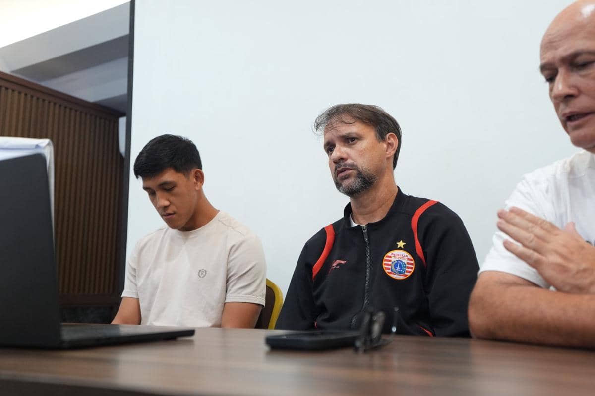 Pelatih Persija Turut Prihatin Adanya Insiden Tendangan Kungfu di EPA