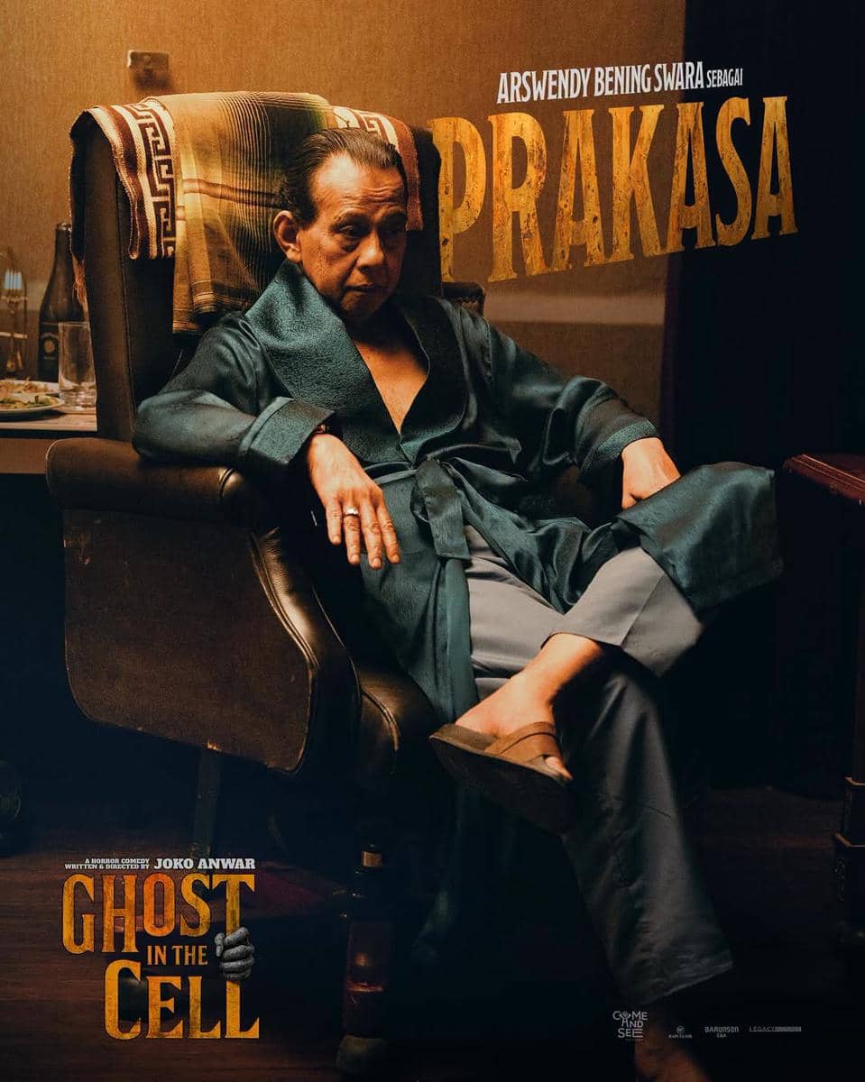 Potret karakter Prakasa yang diperankan Arswendy Bening Swara dalam film Ghost in the Cell