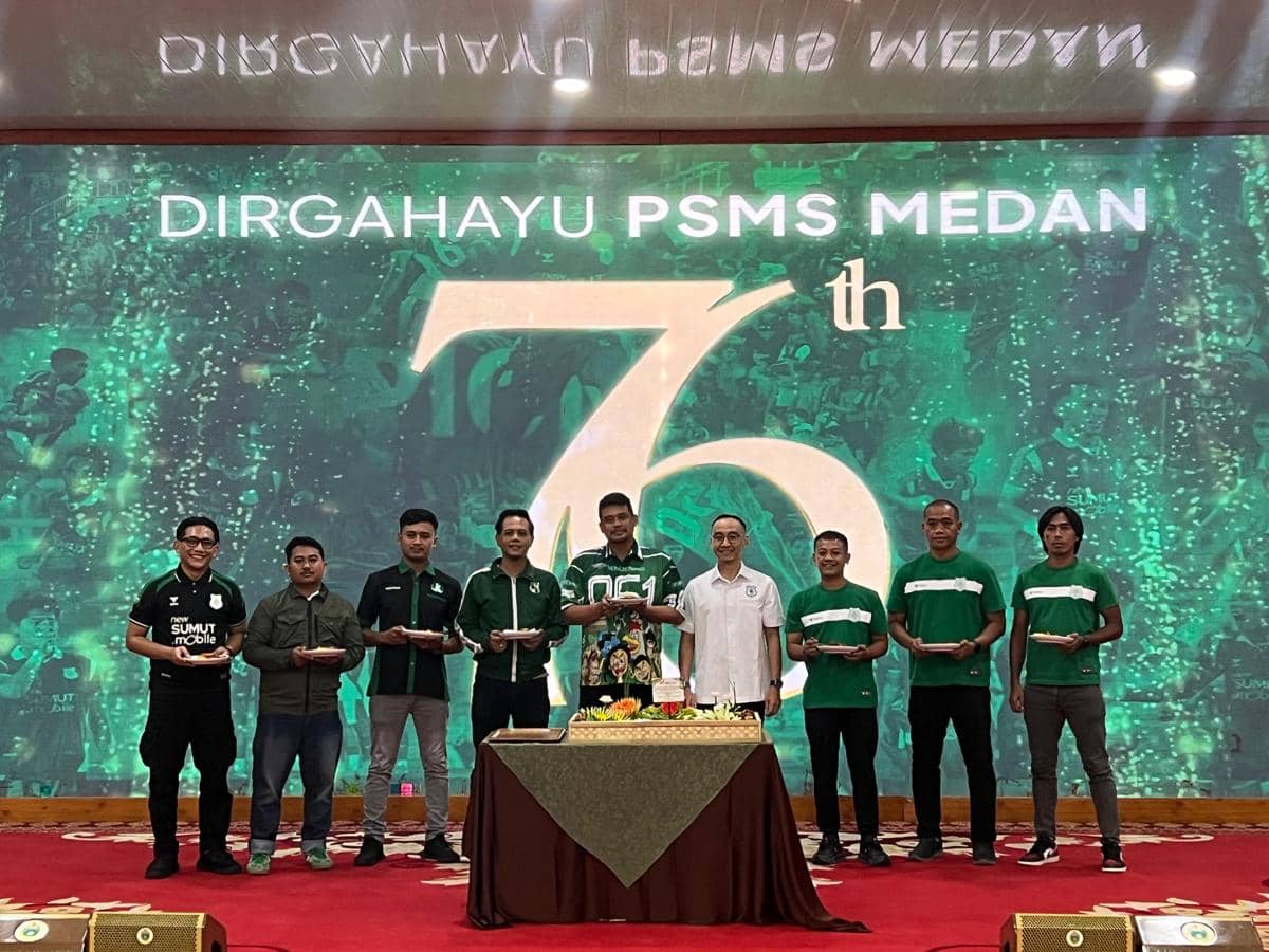 Gubernur Sumut Bobby Nasution merayakan ultah ke-76 PSMS bareng pemain hingga suporter (dok.PSMS)