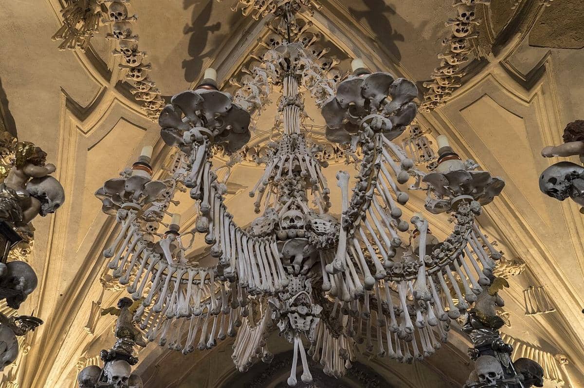 5 Fakta Sedlec Ossuary, Kapel yang Berhiaskan Ribuan Rangka Manusia