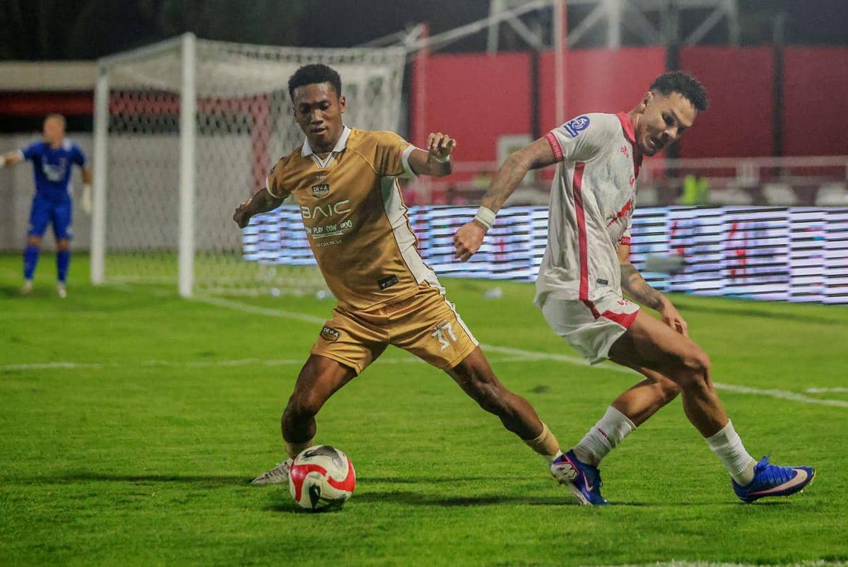 Malut United versus Dewa United di musim 2025/2026.