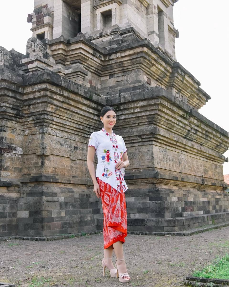 kebaya ala Firsta Yufi