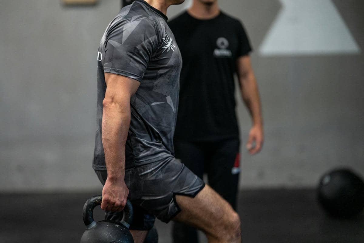 ilustrasi pria gym