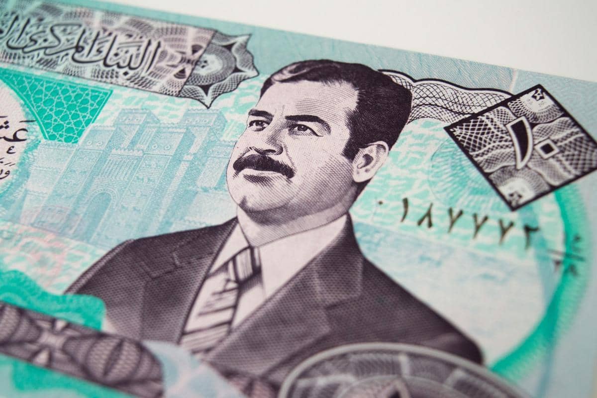 potret Saddam Hussein di lembaran uang dinar Irak