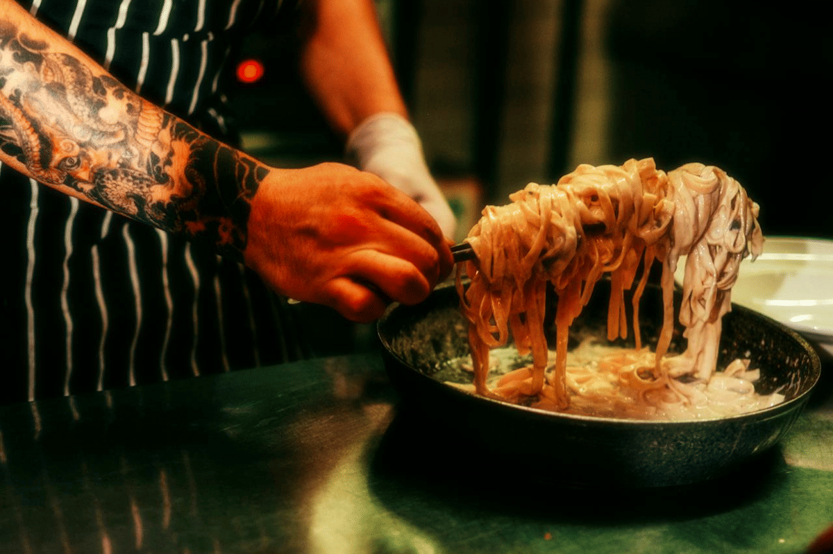 ilustrasi membuat mie creamy