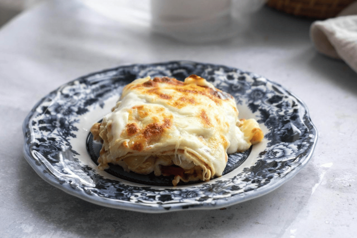 ilustrasi white chicken lasagna