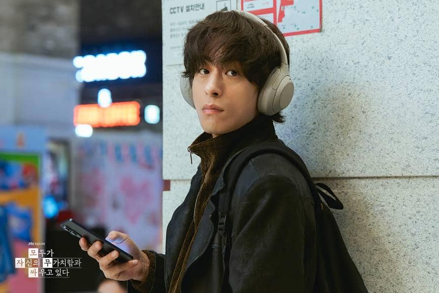 4 Fakta Kehidupan Hwang Dong Man di We Are All Trying Here, Miris