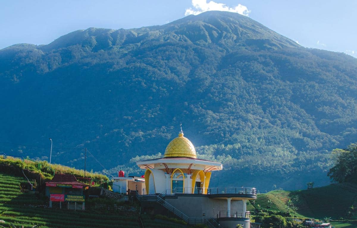 ilustrasi Gunung Ciremai 