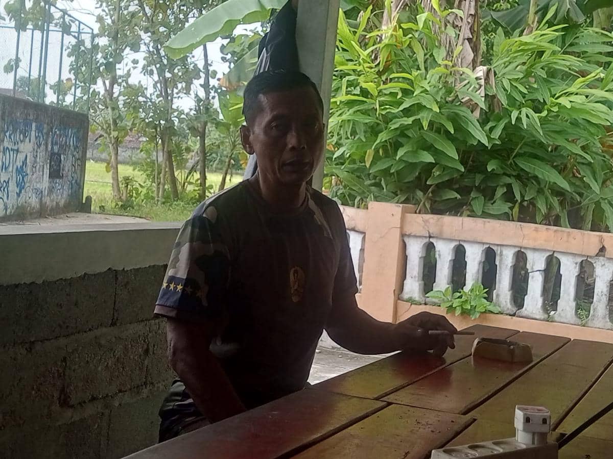 Pemilik warung SLF di belakang SMAN 1 Bambanglipuro tempat korban sering membeli makanan dan minuman, Suprihatin.(IDN Times/Daruwaskita)