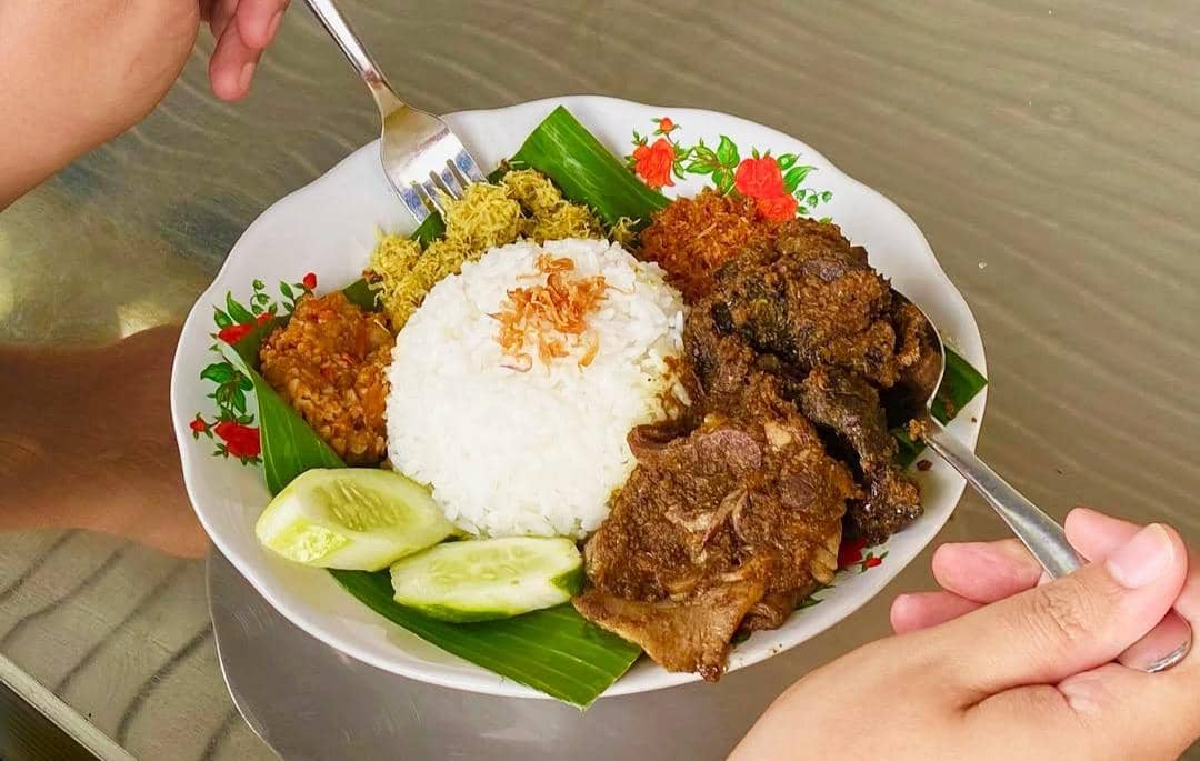 5 Rekomendasi Tempat Makan Siang Hits di Jalan Melawai Raya, Aksesnya Mudah!