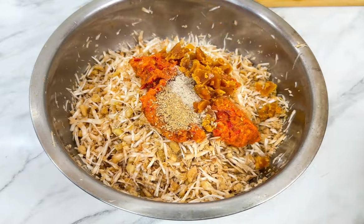 ilustrasi membuat nasi megono khas Pekalongan 