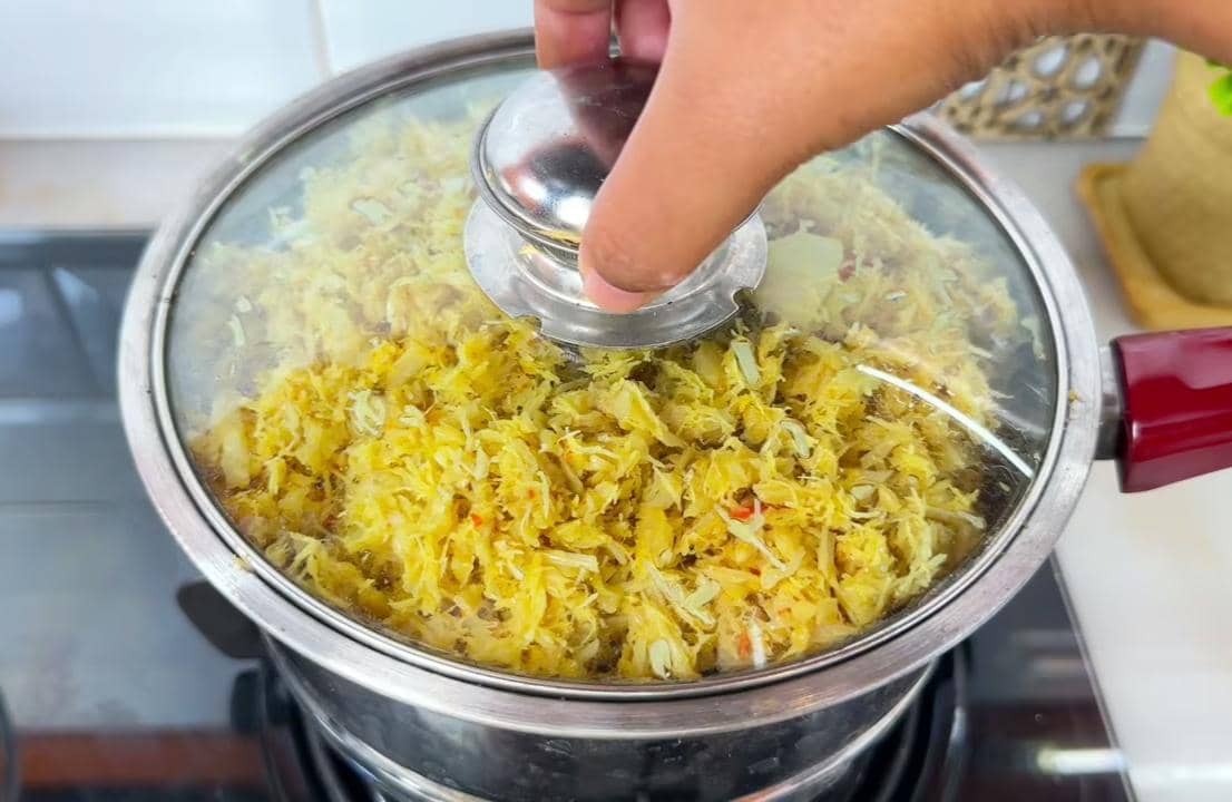 ilustrasi mengukus nasi megono