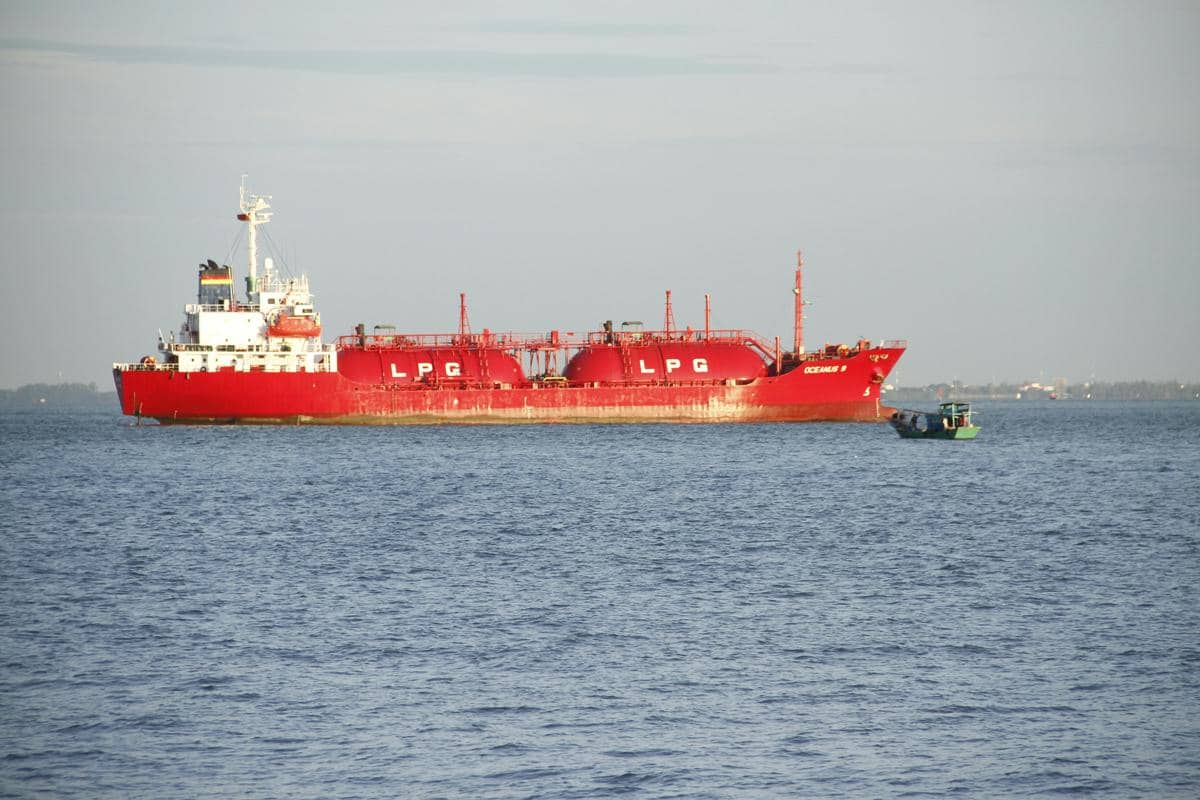 IRGC Tembaki Kapal Tanker di Laut Oman | IDN Times