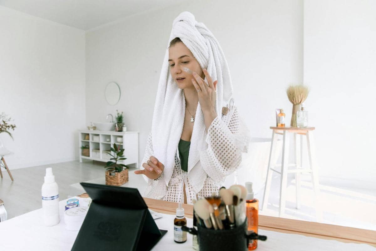 ilustrasi skincare routine.