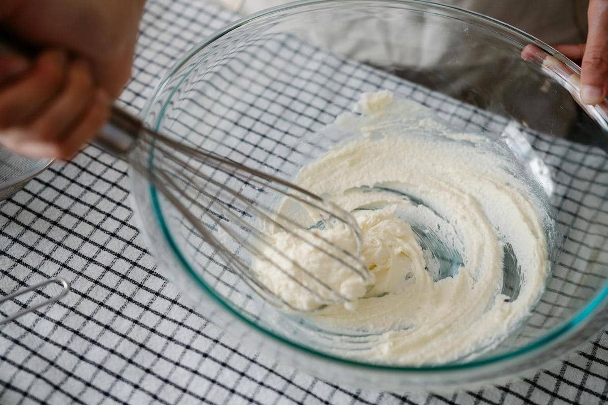 ilustrasi melembutkan cream cheese