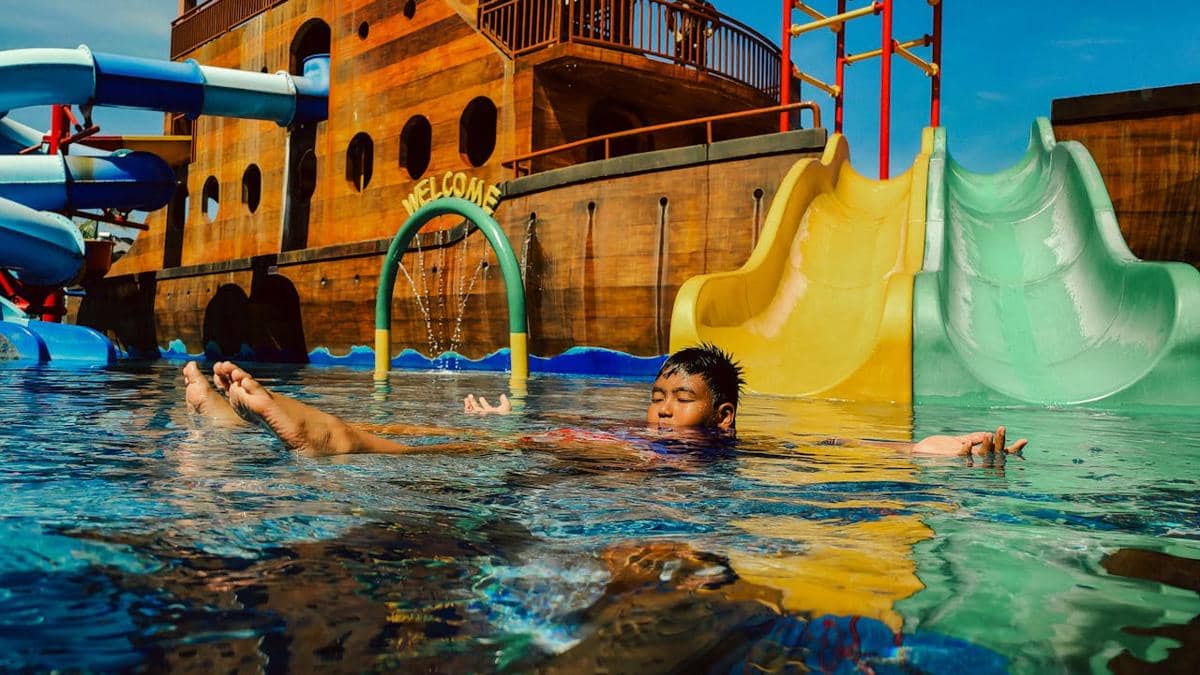 Ilustrasi kolam renang