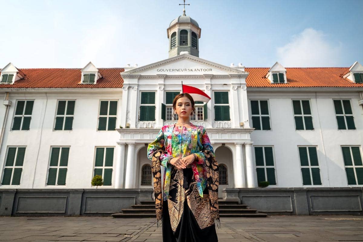 [PUISI] Perempuan yang Menyalakan Pagi