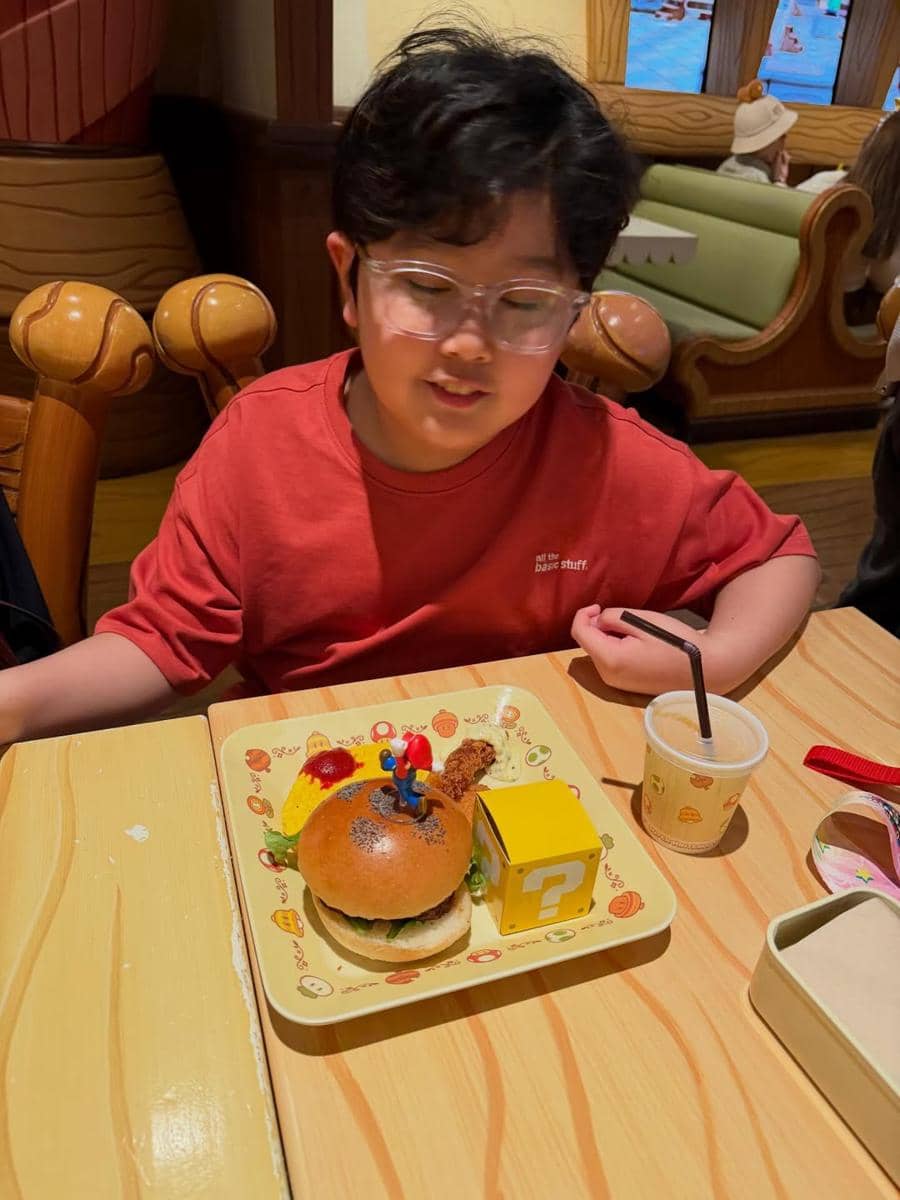 Keluarga Intan Ayu Asyik bermain di Universal Studio Jepang