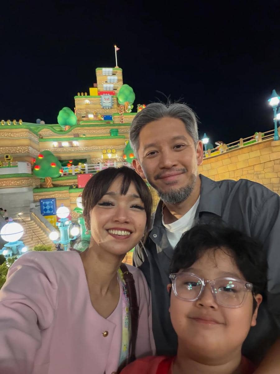 Keluarga Intan Ayu Asyik bermain di Universal Studio Jepang
