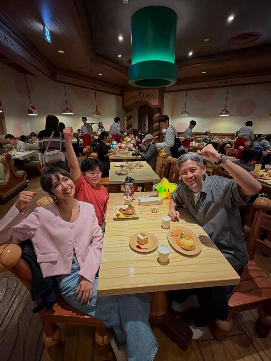 Keluarga Intan Ayu Asyik bermain di Universal Studio Jepang