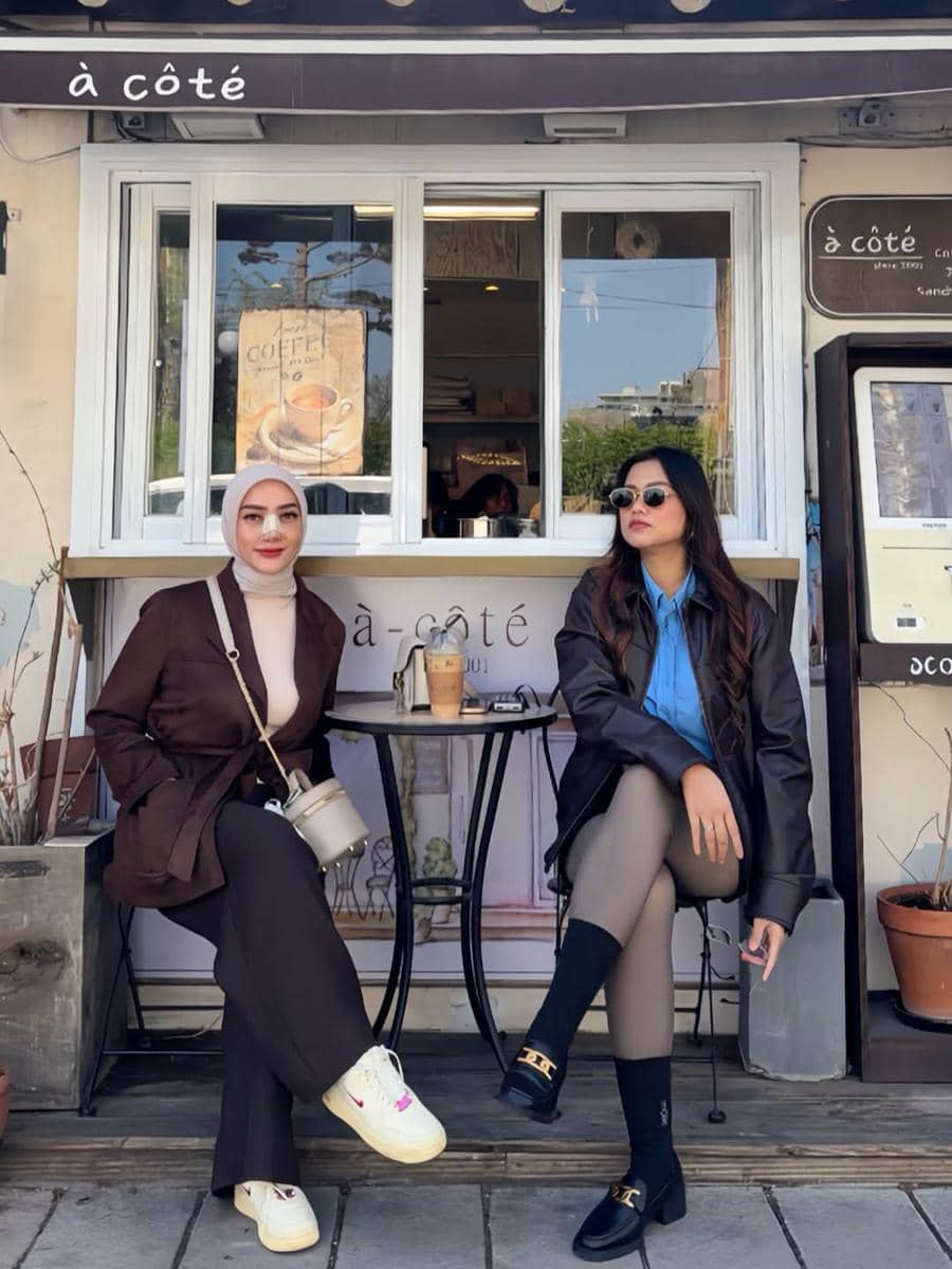 Yulita MCI5 saat jalan-jalan di Bukchon Hanok Village