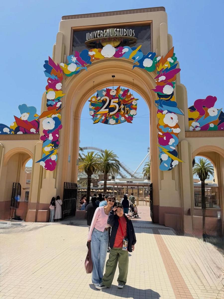 Keluarga Intan Ayu Asyik bermain di Universal Studio Jepang