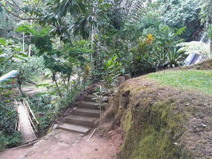 suasana di sekitar Air terjun Campuhan Antapan (googleusercontent.com/Štefan Vnučko Takšony)