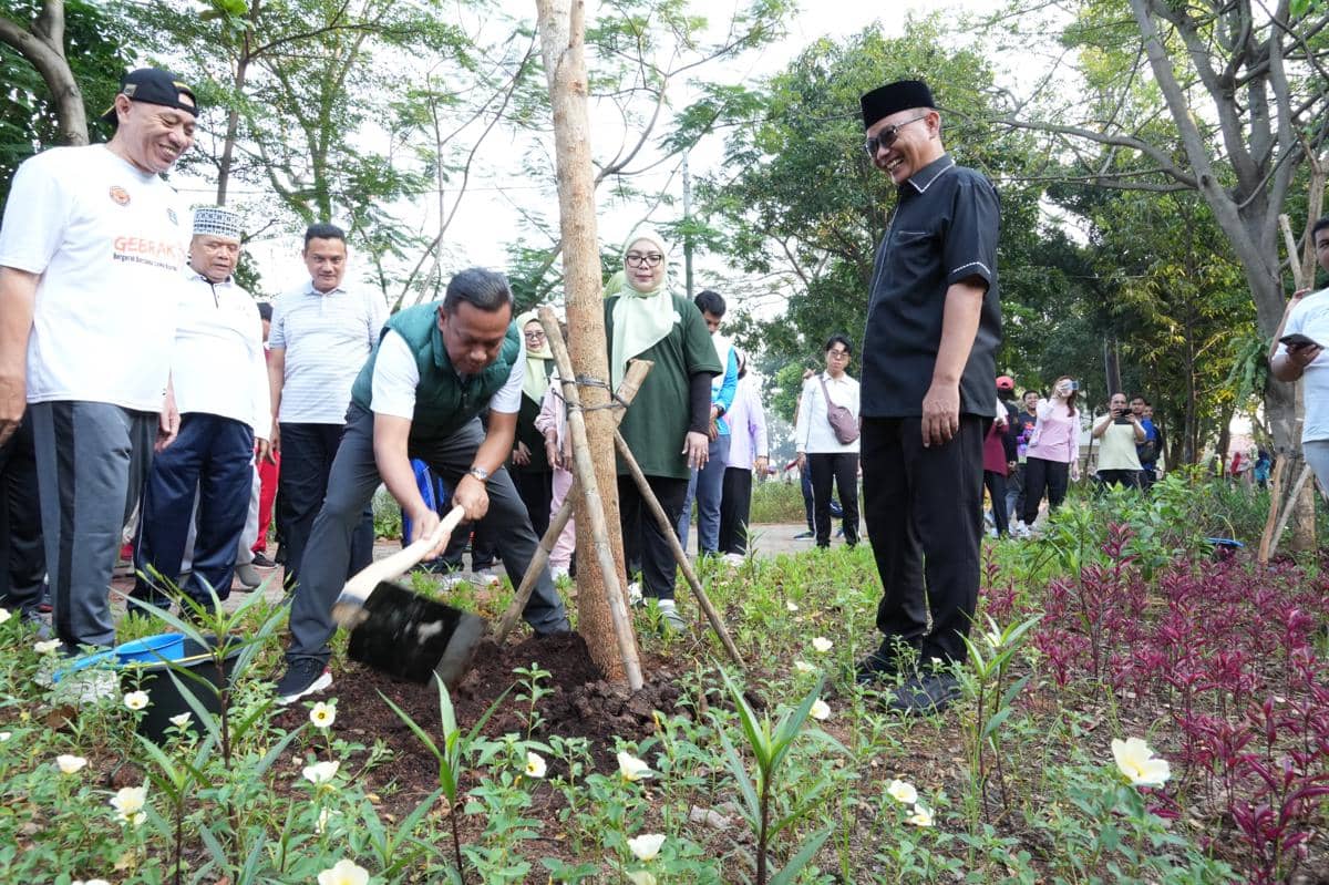 Peresmian Waduk Aneka Elok oleh Wali Kota Jakarta Timur, Munjirin, yang berlokasi di Kelurahan Penggilingan, Kecamatan Cakung, Selasa (21/4/2026). (Dok/jakarta.go.id)