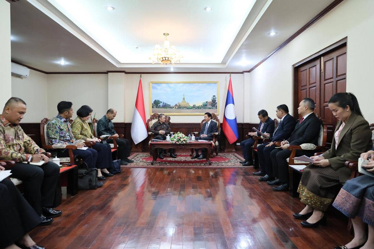 Wamenlu Anis Matta lakukan kunjungan kerja ke Laos dan bertemu Wamenlu Laos Anouparb Vongnorkeo. 