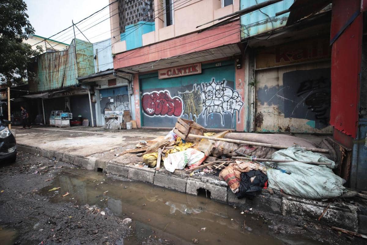 Satpol PP Bandung Bongkar 16 Lapak PKL di Jalur BRT Cicadas
