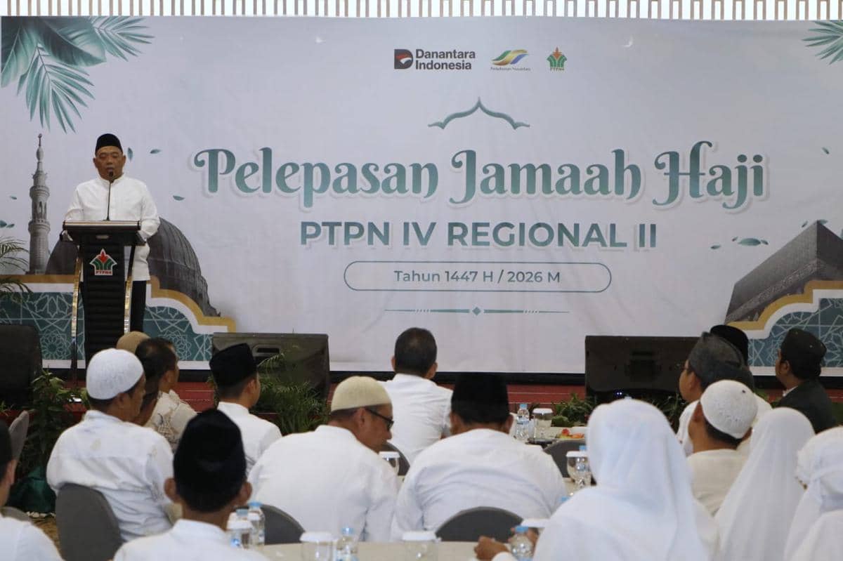 79 Karyawan Aktif dan Pensiunan PTPN IV Regional 2 Berangkat Haji 
