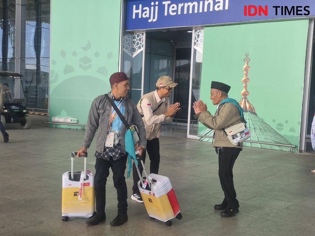 Jemaah haji Indonesia kloter pertama tiba di Bandara Prince Mohammad bin Abdul Aziz, Madinah. 