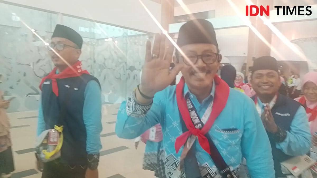 Kloter Pertama Haji Kertajati Resmi Terbang, 445 Jemaah Berangkat ke Tanah Suci