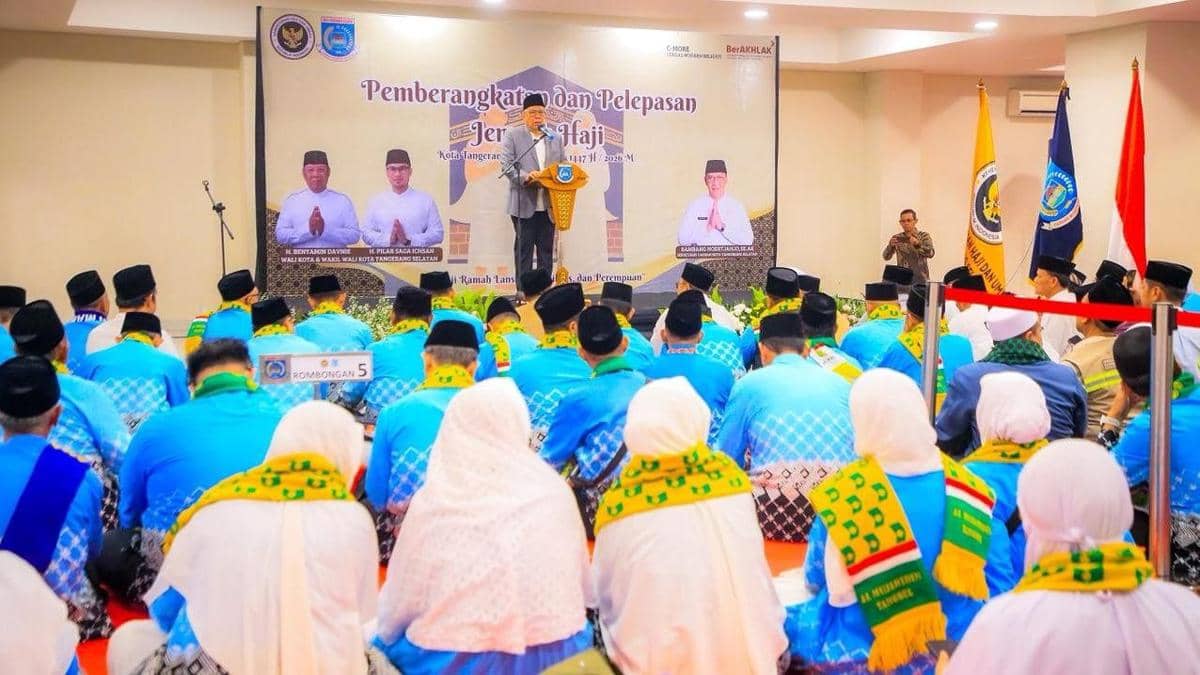 393 Jemaah Haji Kloter Pertama Tangsel Berangkat ke Makkah
