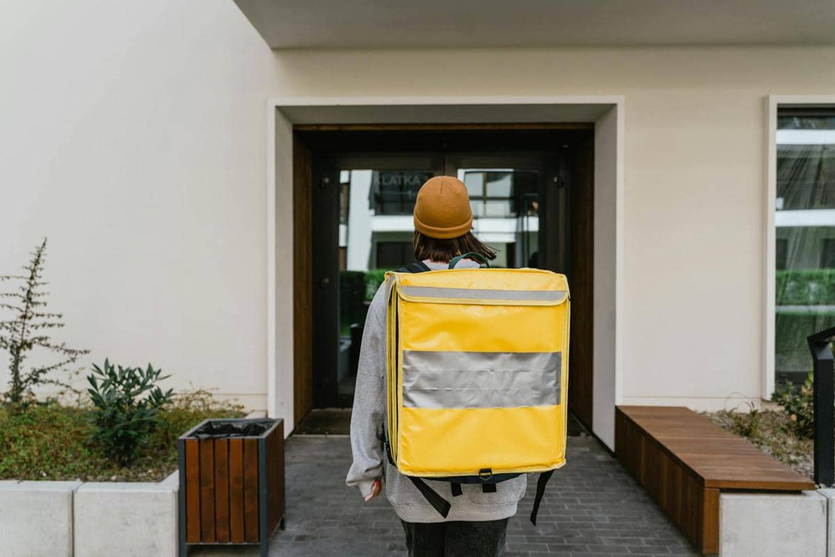 5 Langkah Hindari Penipuan Modus Kurir Paket yang Sedot Saldo Rekening