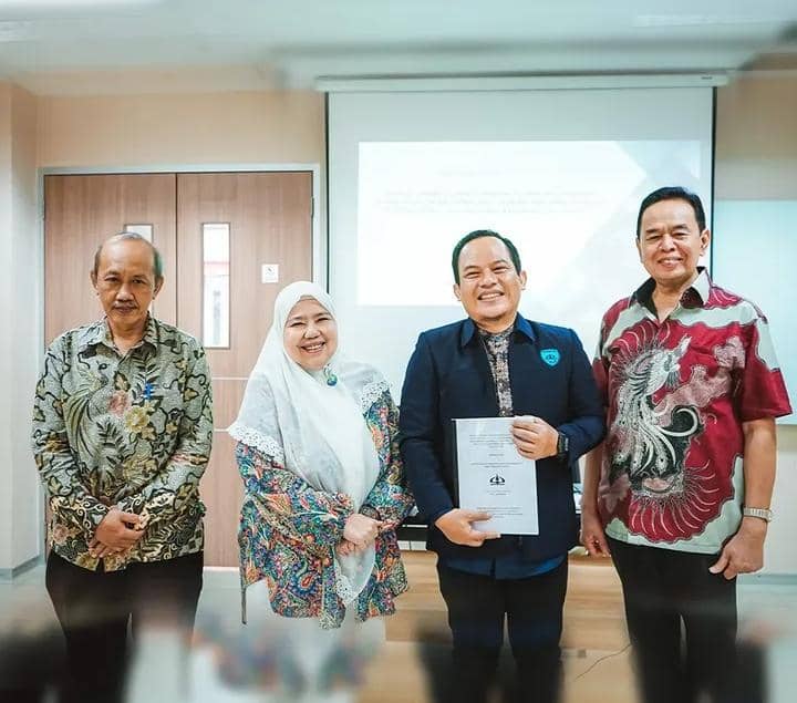 potret Faank Wali sidang proposal S2