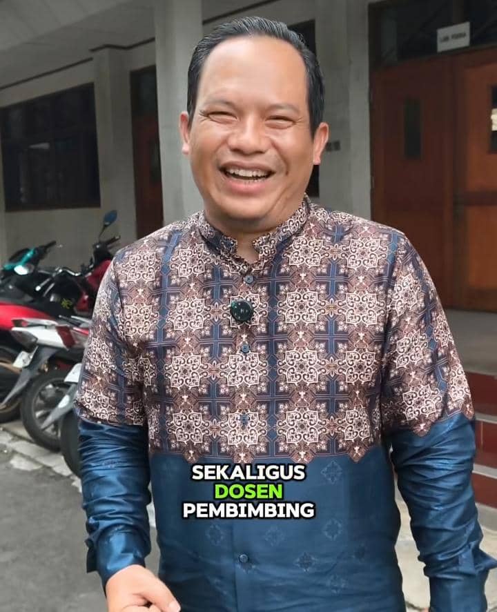 potret Faank Wali sidang proposal S2