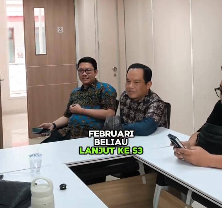 potret Faank Wali sidang proposal S2