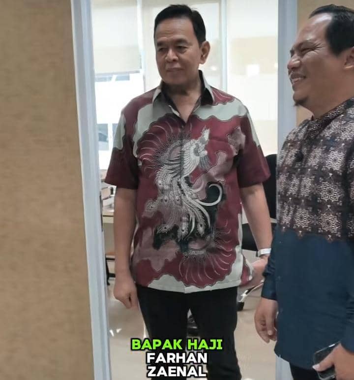 potret Faank Wali sidang proposal S2