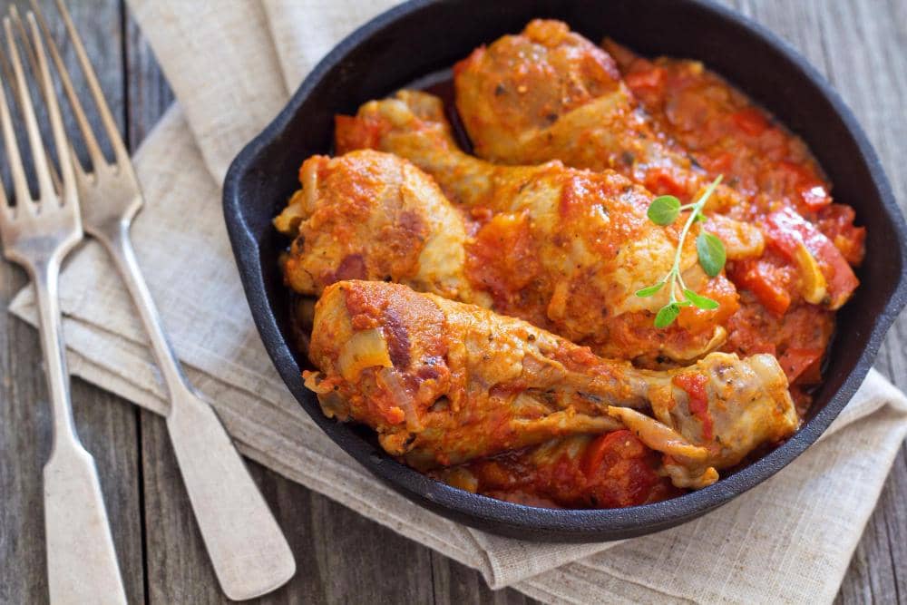 Resep Ayam Pedas Bumbu Merah Asam Jawa, Perpaduan Gurih Pedasnya Nagih
