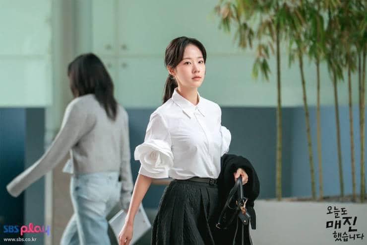 7 Persaingan Kerja yang Dialami Ye Jin di Drakor Sold Out on You