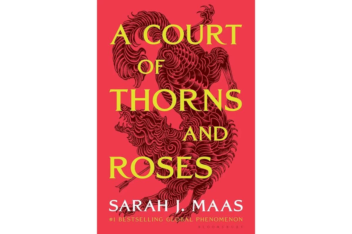 cover buku A Court of Thorns and Roses