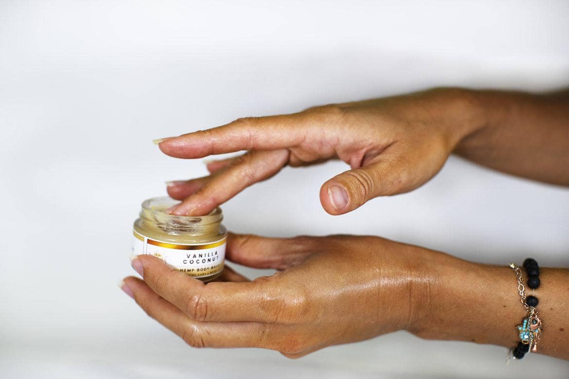 5 Tips Memilih Lip Balm biar Bibir Nggak Kering