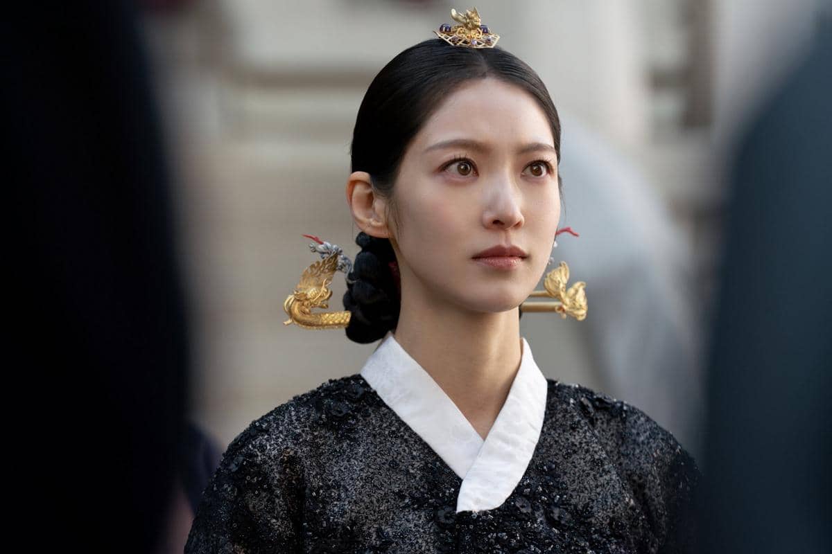 Gong Seung Yeon di Perfect Crown