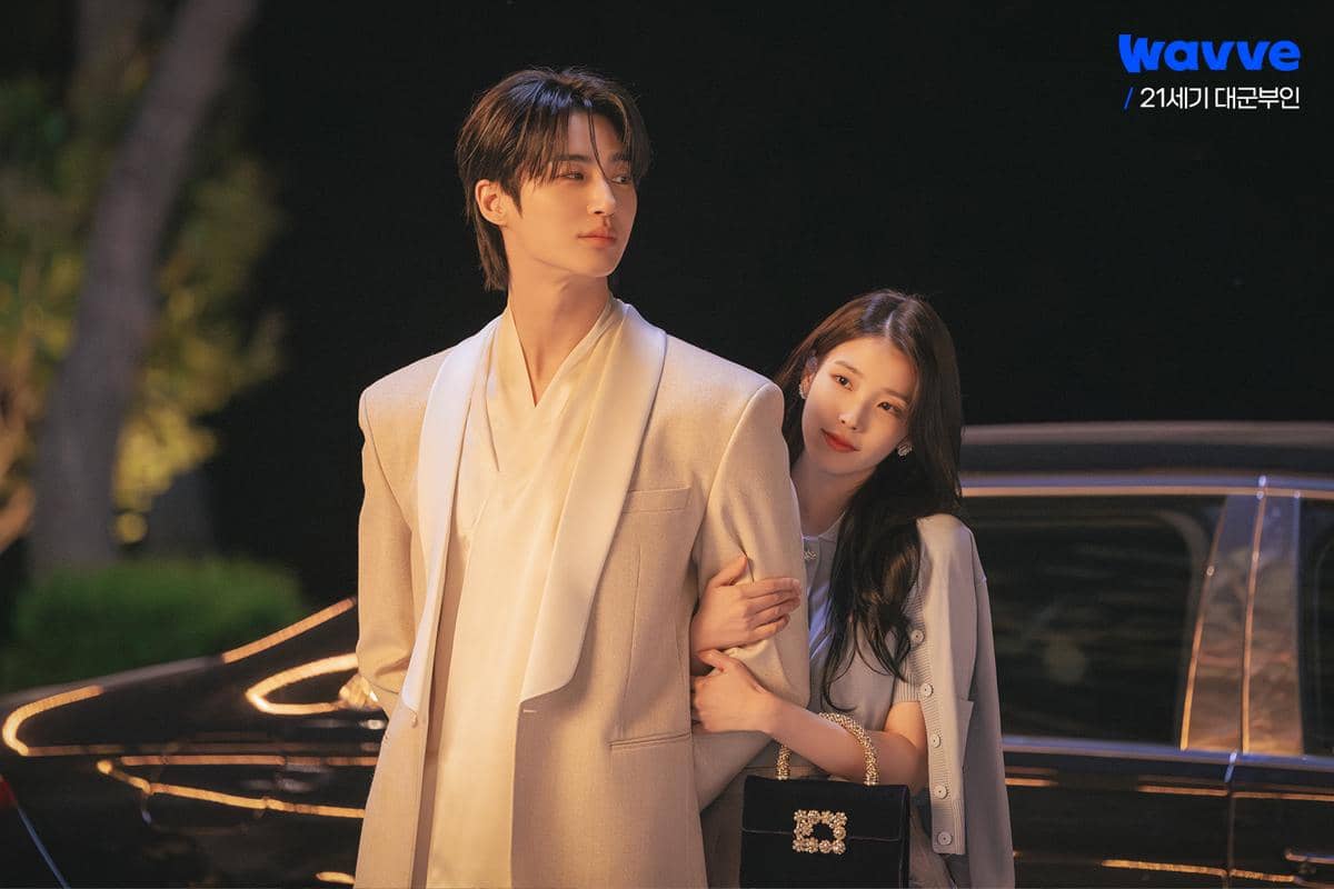 Byeon Woo Seok dan IU di Perfect Crown