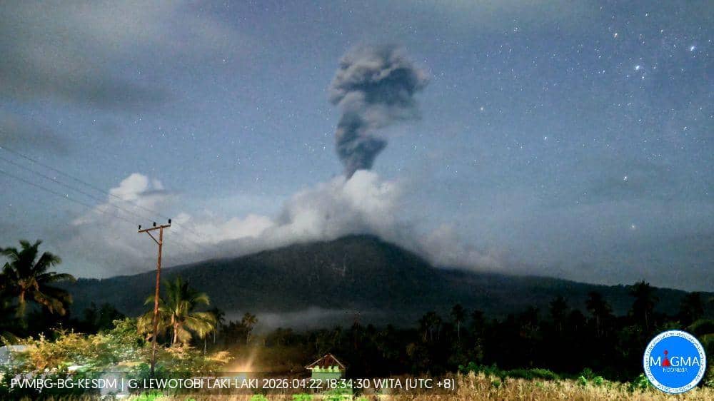 Tinggi abu Gunung Api Lewotobi Laki-laki saat erupsi 22 April 2026. (Dok PVMBG)